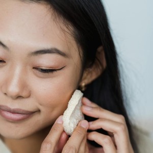 A woman doing her skin care.