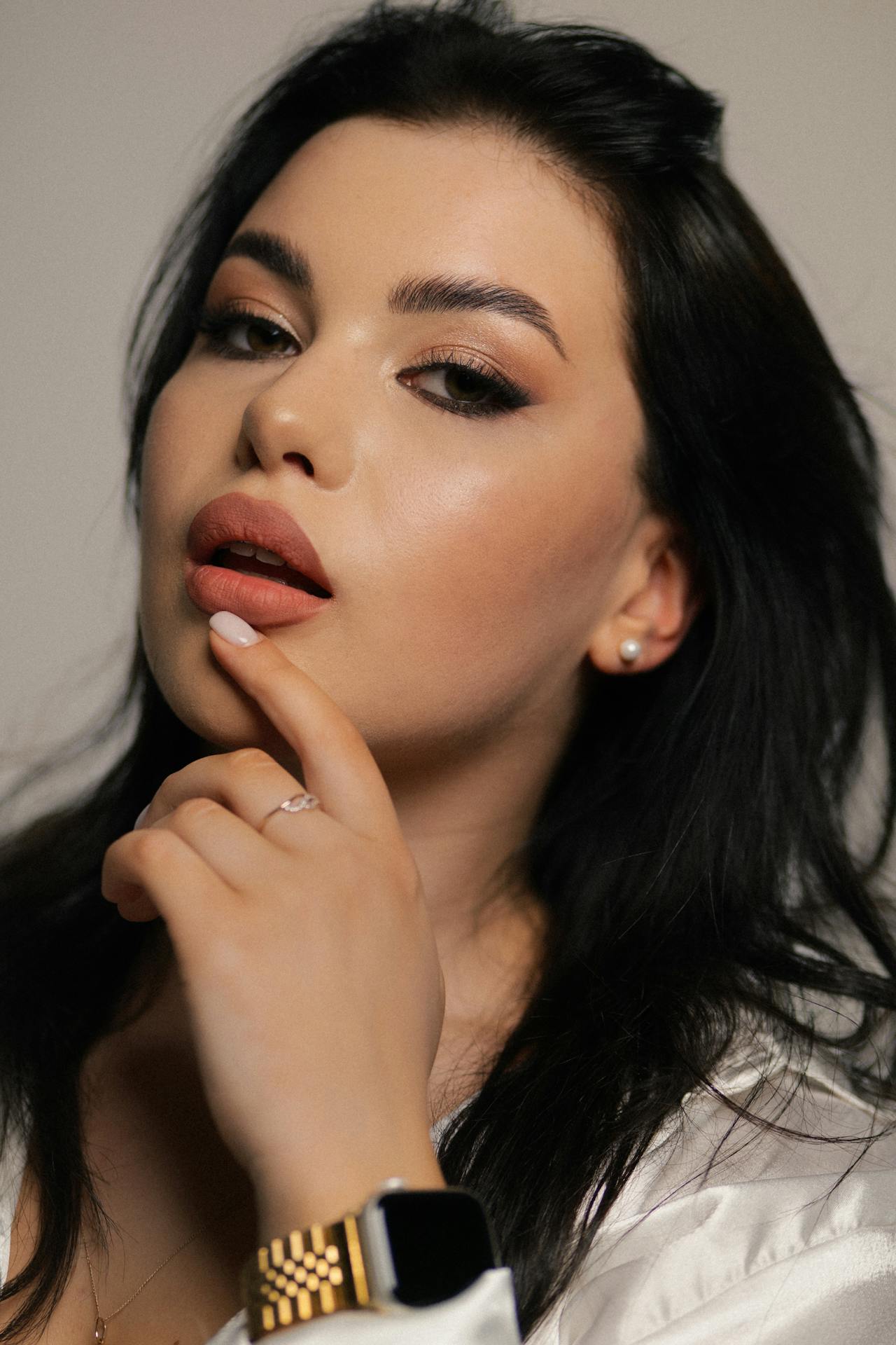 Косметика - Inside the 2026 Makeup Trends Shaping Beauty, Including Skin-First Makeup and a Refined Metallic Revival Inside the 2026 Makeup Trends Shaping Beauty, Including Skin-First Makeup and a Refined Metallic Revival