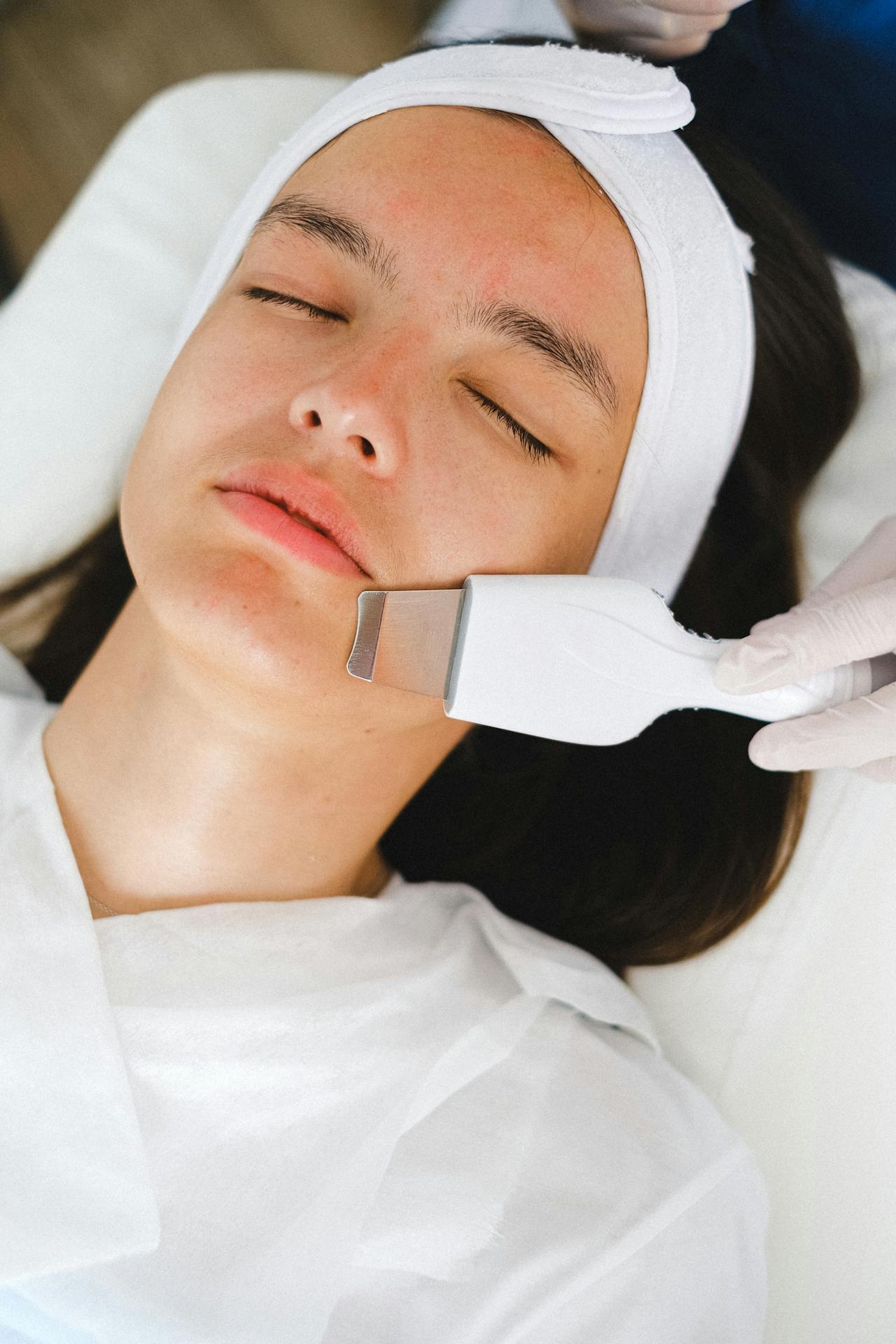  Non-Surgical Face Lift Treatments Trending in 2026
