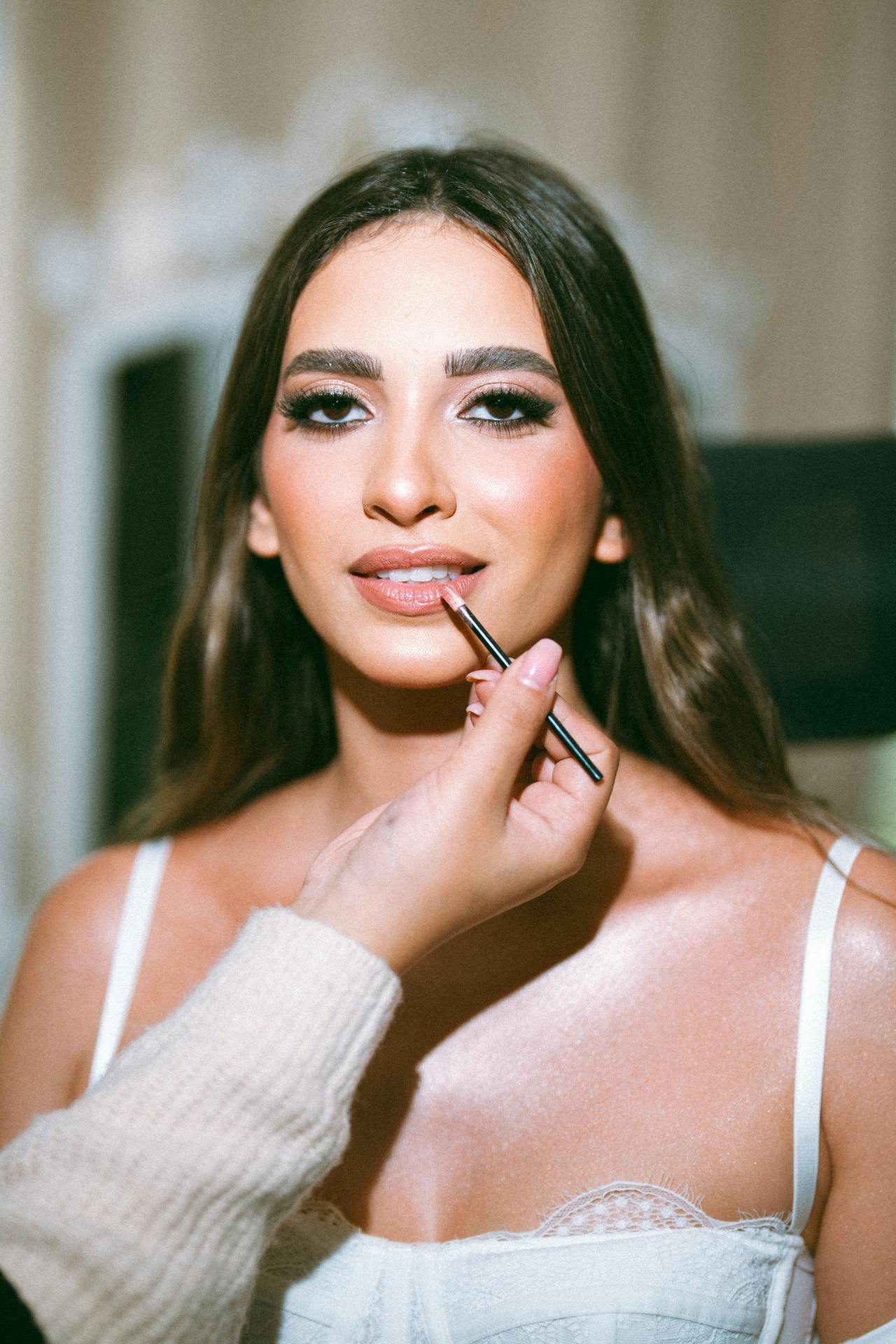 Lip contour