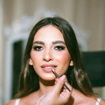 Lip contour