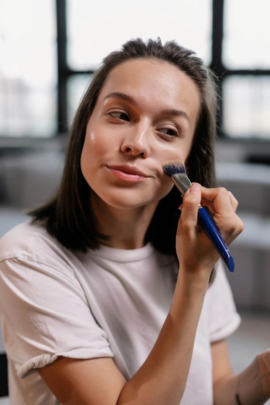 Applying foundation