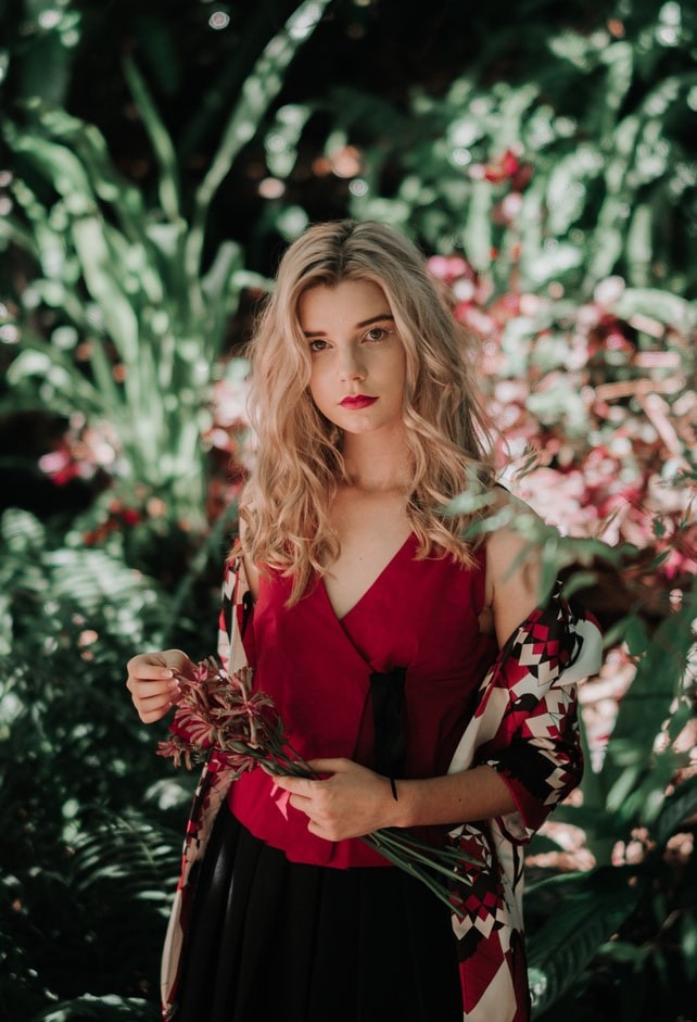 5 Thanksgiving Hairstyles That Are Beyond Easy to Recreate