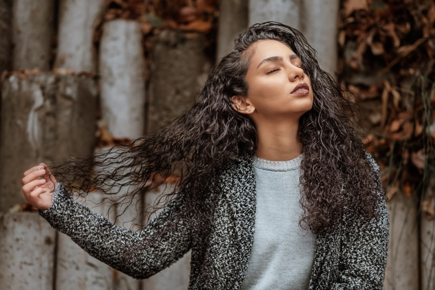 Trichologists Weigh In On The Constant Use of Dry Shampoo