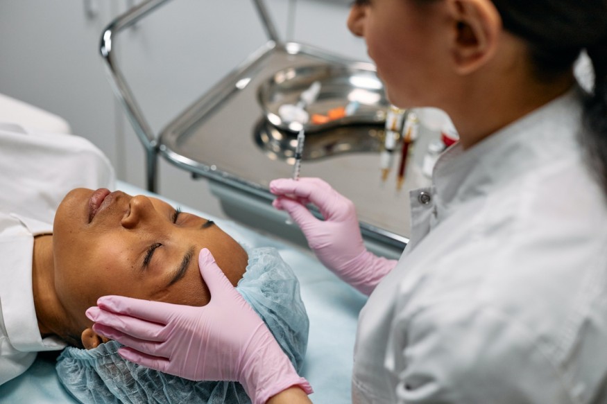 Woman - surgery - injection - dermatologist