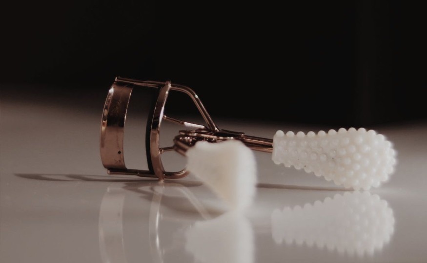 eyelash curler