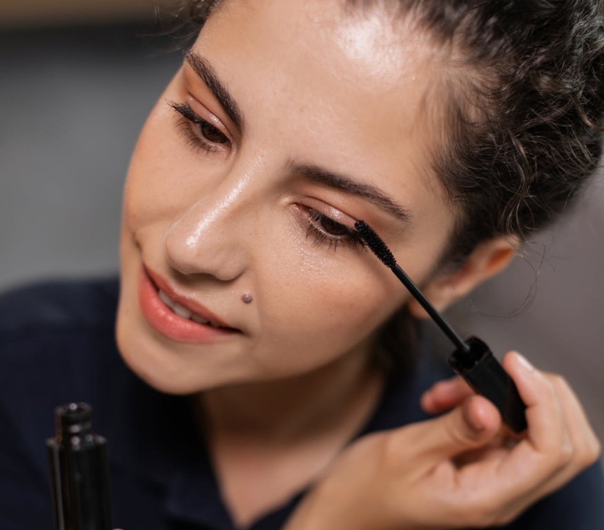 girl applying mascara