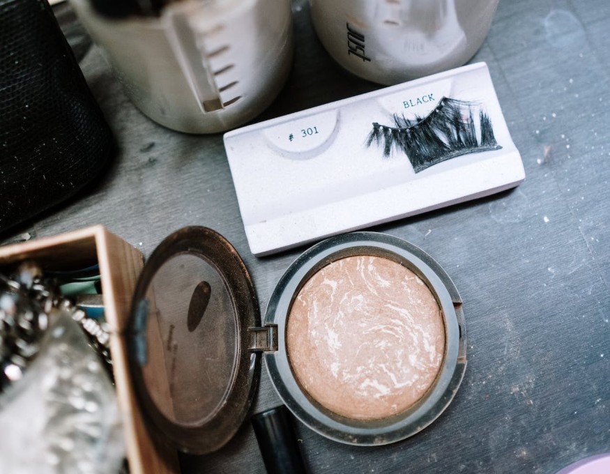 false eyelashes and compact powder