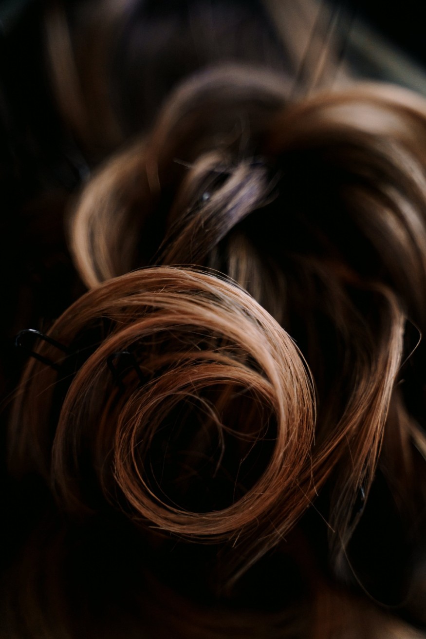 Model with shiny curly hair