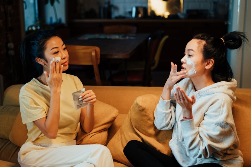 girls doing their skincare