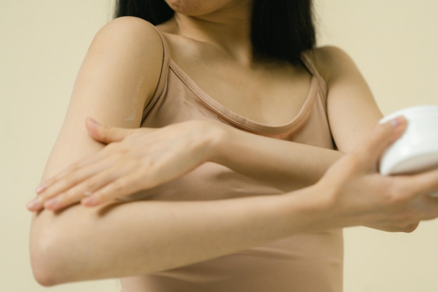 Lotion vs Body Oil: Which One Should You Choose for Your Moisturizing Routine?