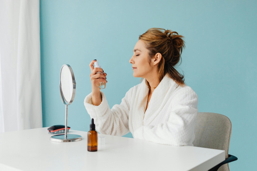 Differences of Setting vs Fixing Sprays: Which Is Better to Have Long-Lasting Makeup?