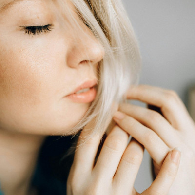 Laura Mercier Makeup Artist Reveals Brown Blush Is Secret to Have Natural 'Sun-Kissed' Look